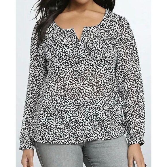 Torrid Plus Size Black & White Hearts Print Chiffon Tulip Cut Blouse NWT | Size - Picture 1 of 7